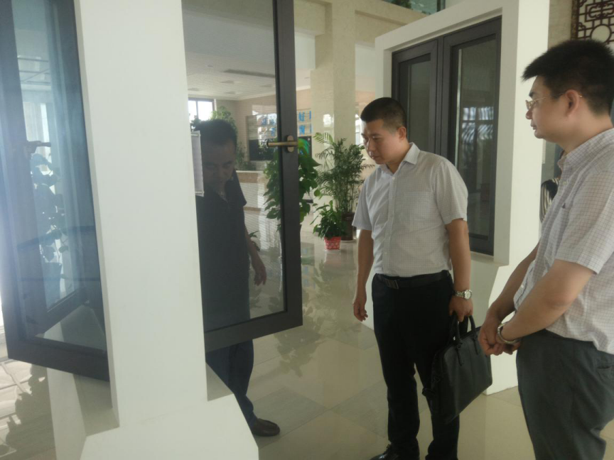 內江國土局紀委書記嚴杜華等領導臨公司檢察指導